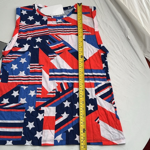 Fabletics red white blue crew neck short sleeve muscle t-shirt - Picture 7 of 10